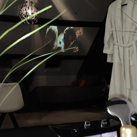 Logement Romantique Et Cosy Charleroi Exterior foto